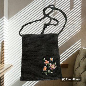 Ladies black woven Crossbody handbag w/beaded flowers on front Zip Closure
